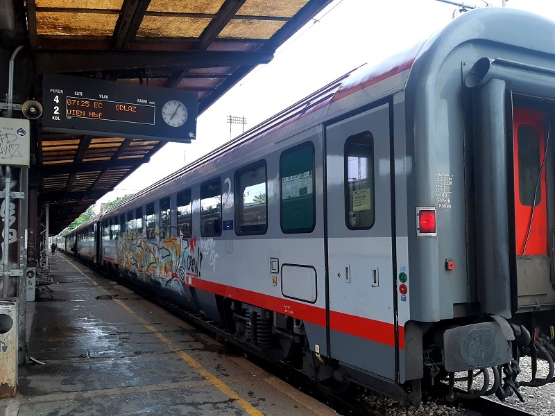 oebb train wagon eurocity croatia