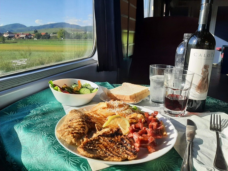 dacia train dining car