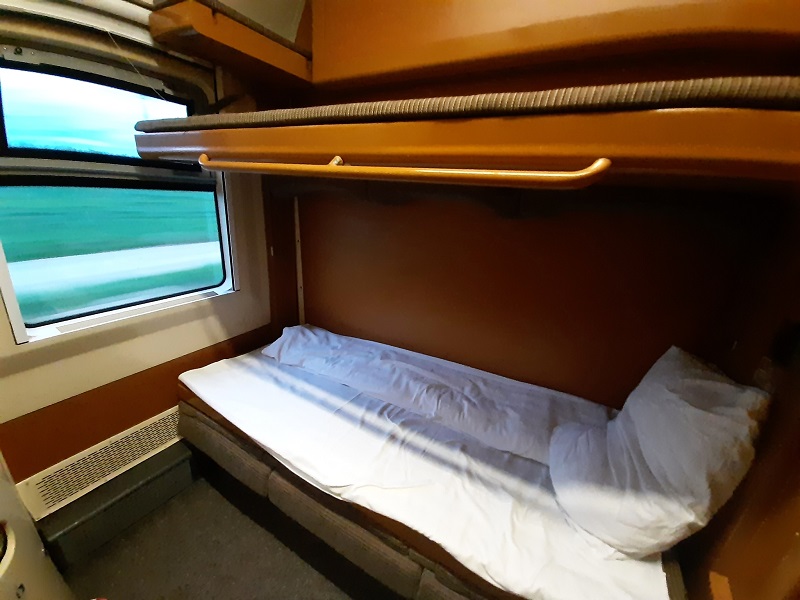 sleeper compartment romanian night train