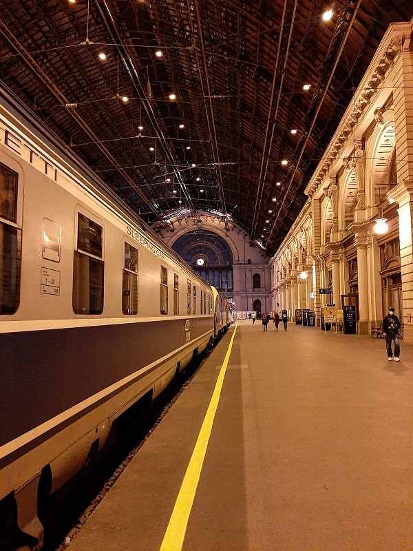 budapest keleti station dacia train vienna bucharest