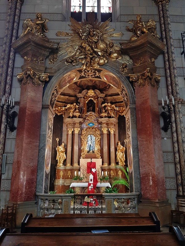side altar cathedral