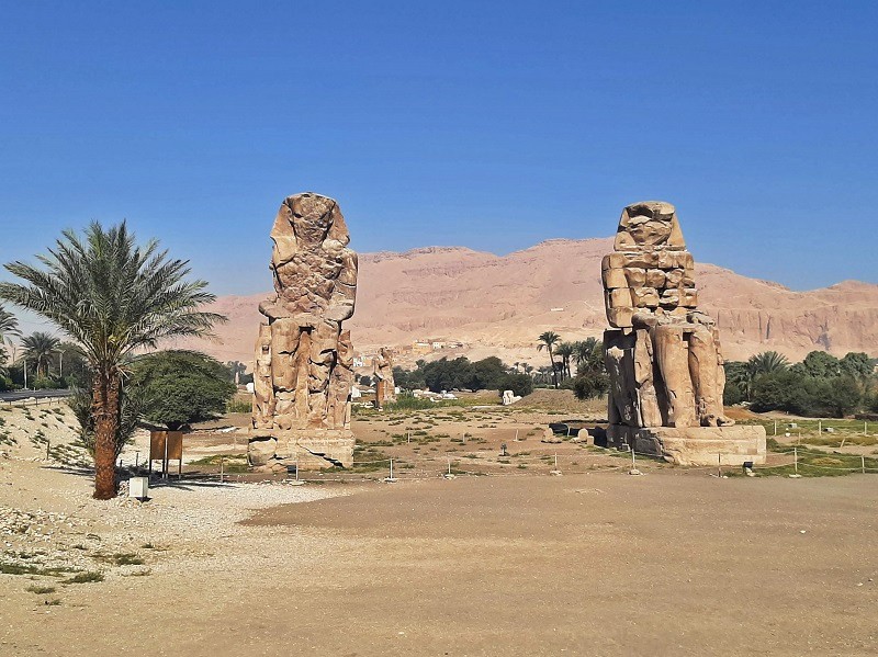 colossi memnon thebes