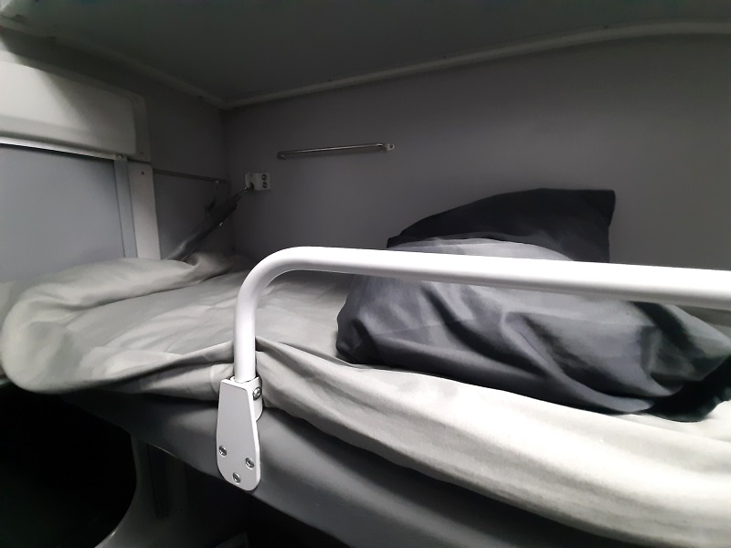 mattress pillow train