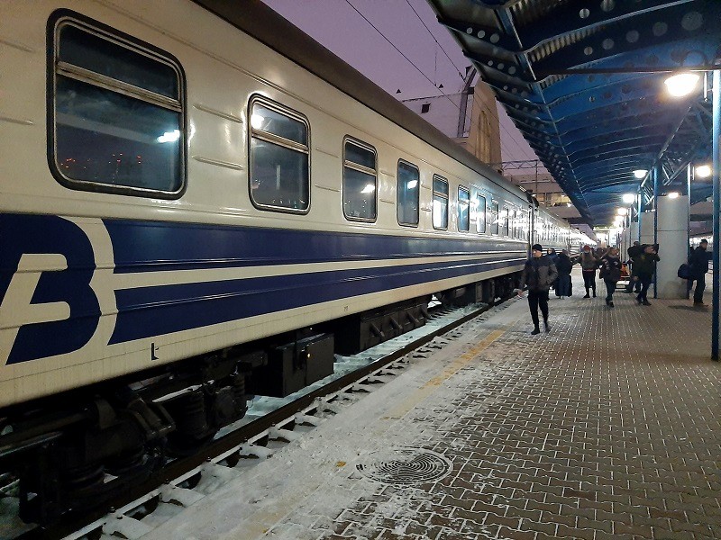 Kyiv-Pasazhyrskyi train ukraine mariupol kiev platzkart ukrainian railways