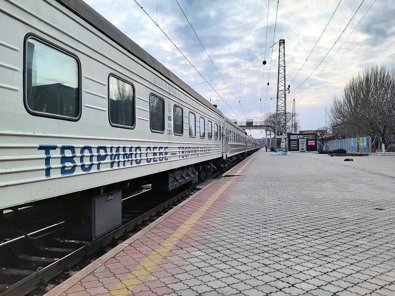 mariupol kiev train platzkart ukrainian railways