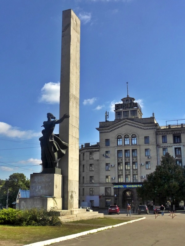 world war 2 monument chisinau