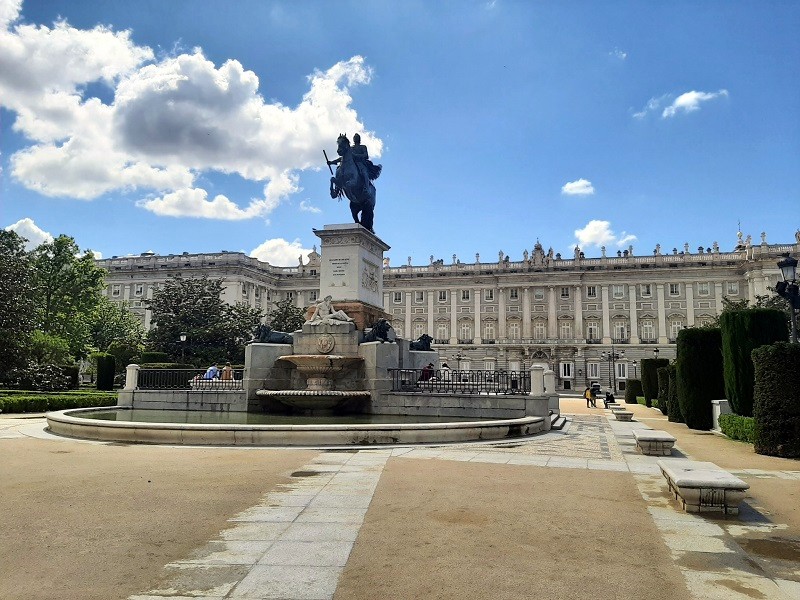statue Felipe IV