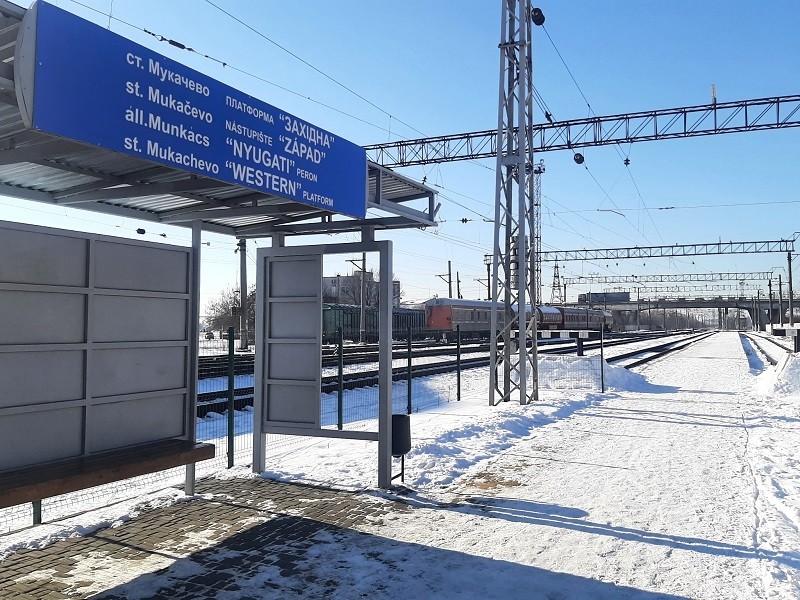 mukachevo station ukraine western platform latorca hungary