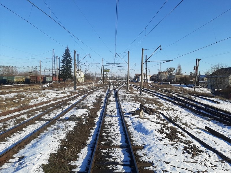 chop ukraine railway tracks