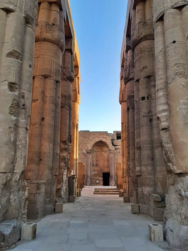 hypostyle hall luxor temple