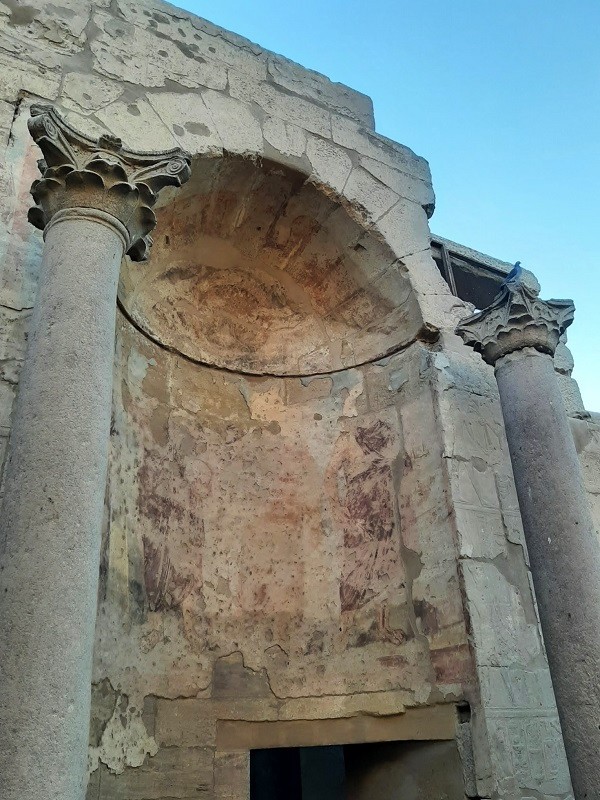roman arch columns