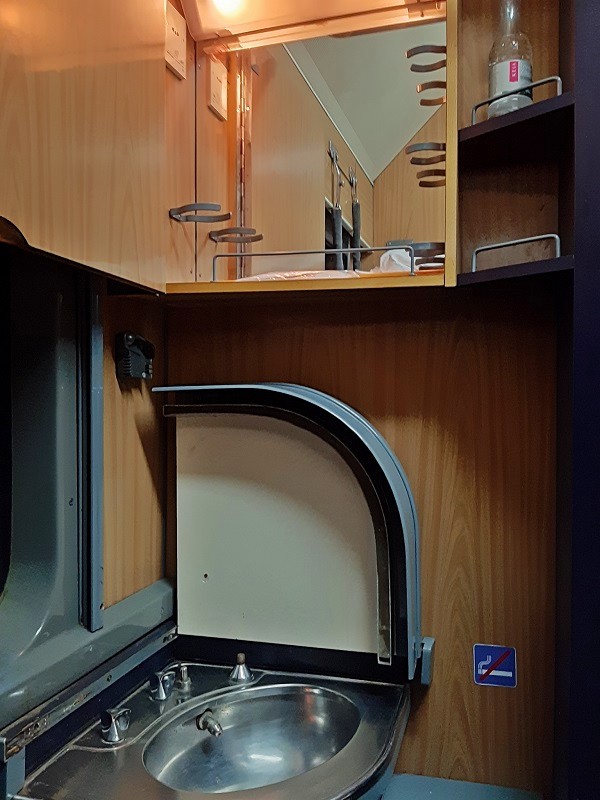 washbasin sleeper compartment