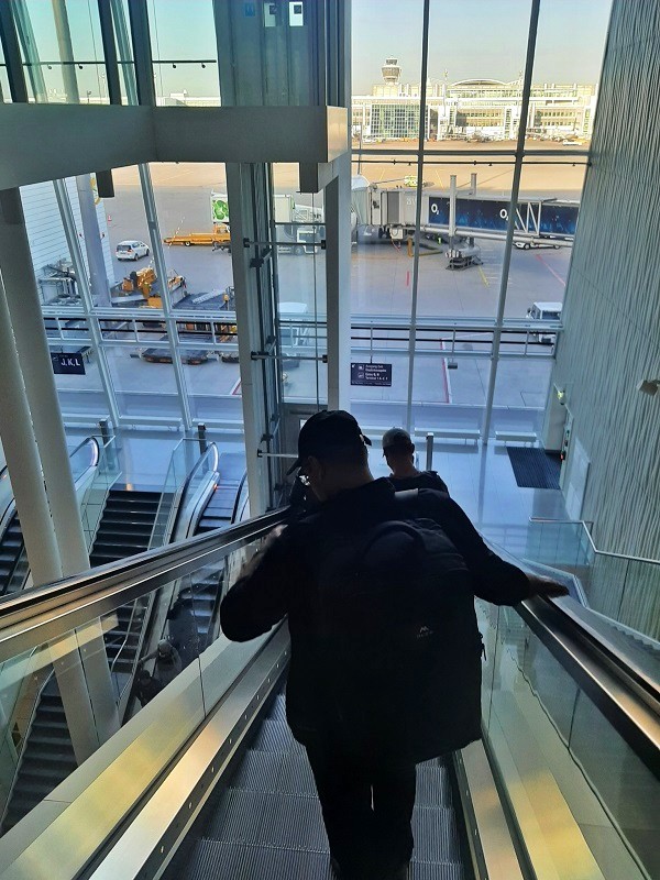 escalators munich airport