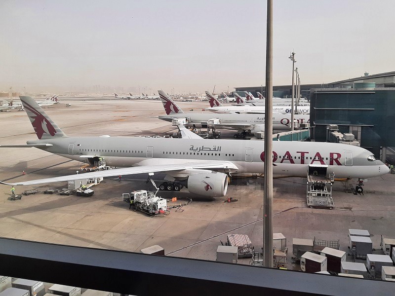 qatar airways planes doha airport