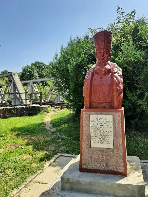 Mihai Cantacuzino statue