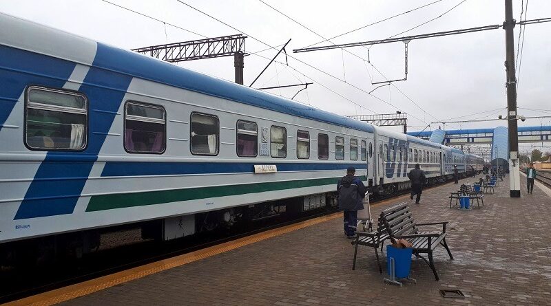 shark train uzbekistan railways samarkand