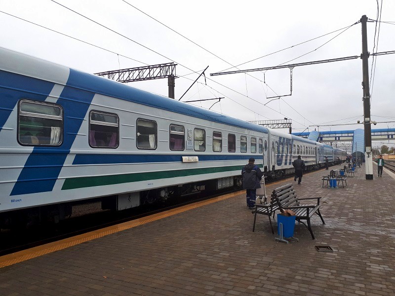 shark train uzbekistan railways tashkent samarkand