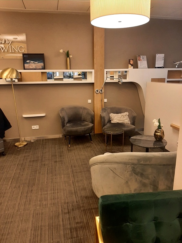 lot polish airlines polonez elite club lounge review warsaw airport