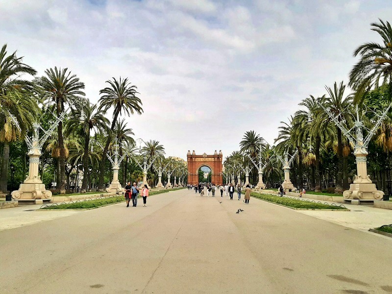 barcelona arc de triomf stopover walk