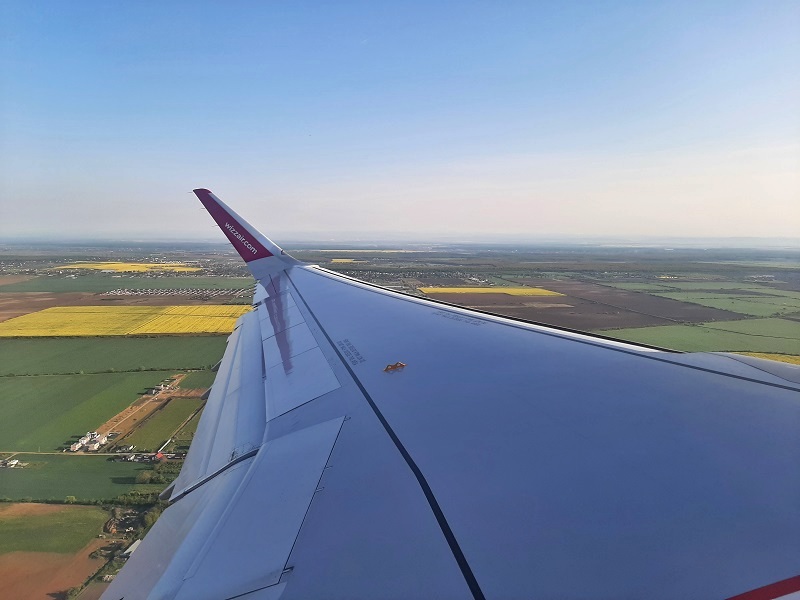 bucharest take-off plane wing