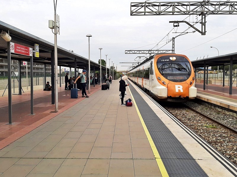 barcelona airport station rodalies train