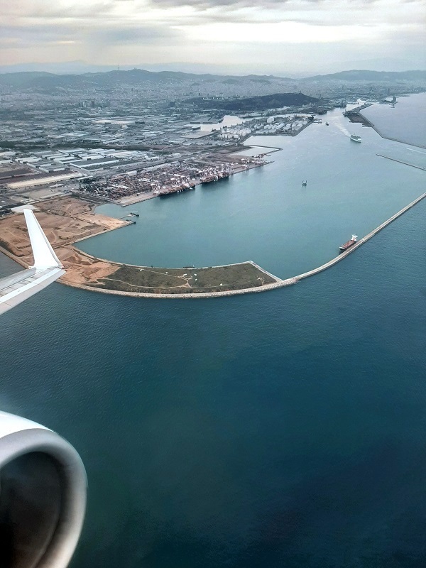 barcelona take-off plane view