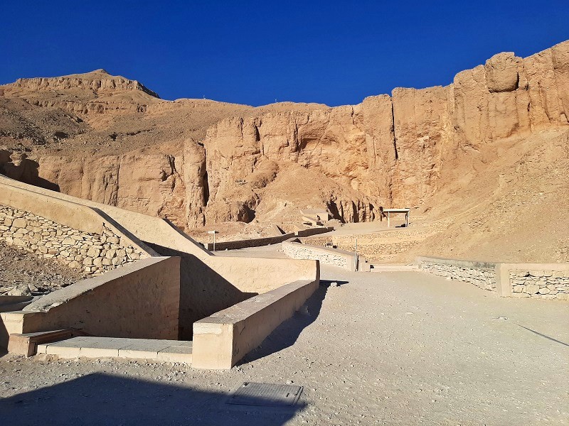 tombs valley of the kings luxor necropolis visit