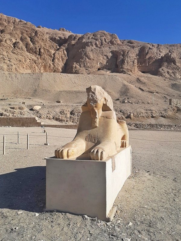 sphinx statue