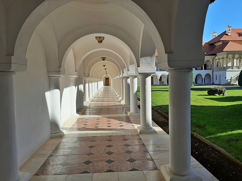 arcade brancoveanu monastery sambata de sus