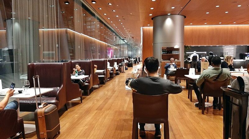 à la carte restaurant qatar airways al mourjan business lounge doha airport