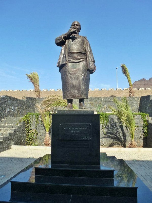 Cesária Évora statue