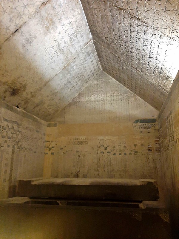 pyramid of unas burial chamber saqqara necropolis