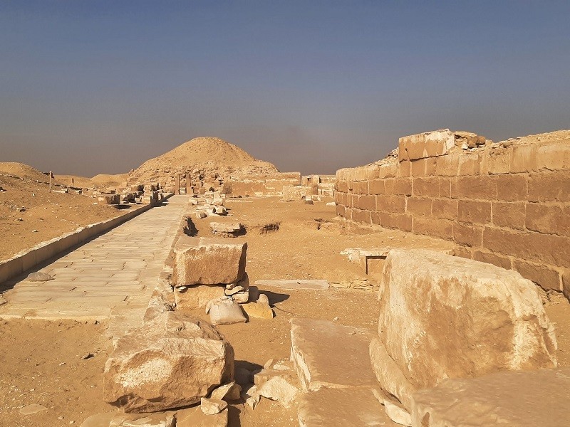 pyramid of unas causeway necropolis saqqara