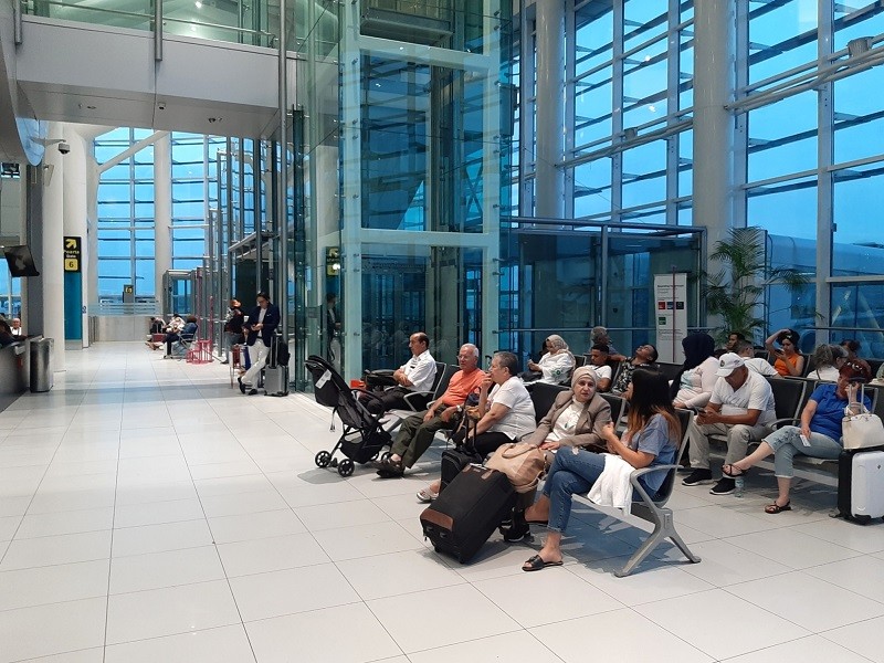 bucharest otopeni airport boarding gate