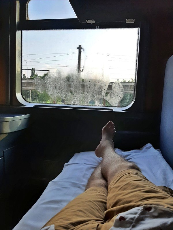 sleeper train bed