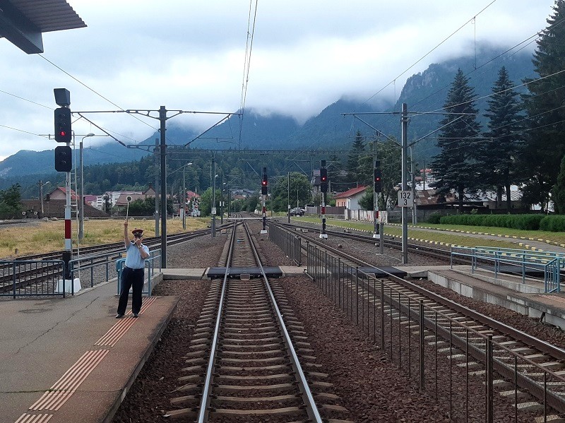 Bușteni station master romania bucharest satu mare sleeper train