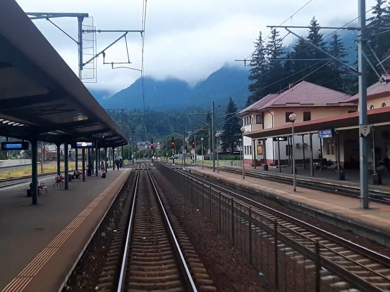 Bușteni railway station sleeper train romania