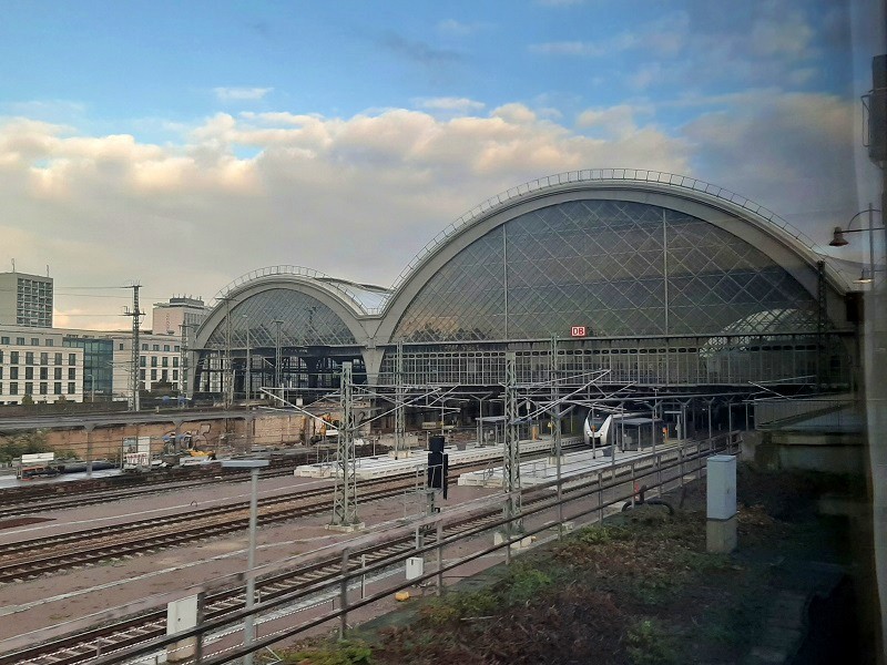 dresden hbf eurocity train berliner hamburg berlin prague