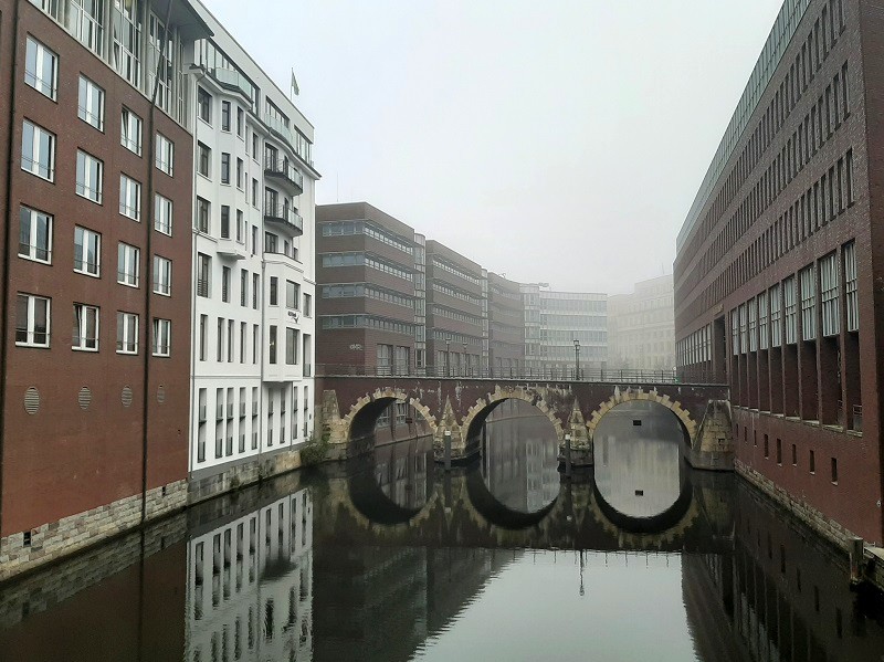 Ellerntorsbrücke hamburg old port walk