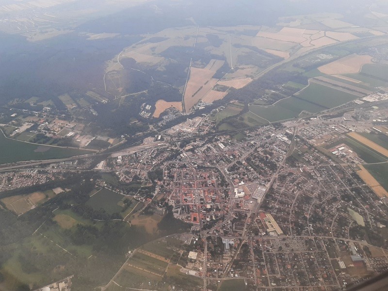 vienna airport departure view