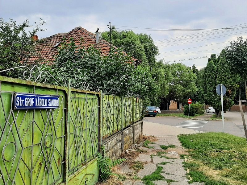 residential street houses