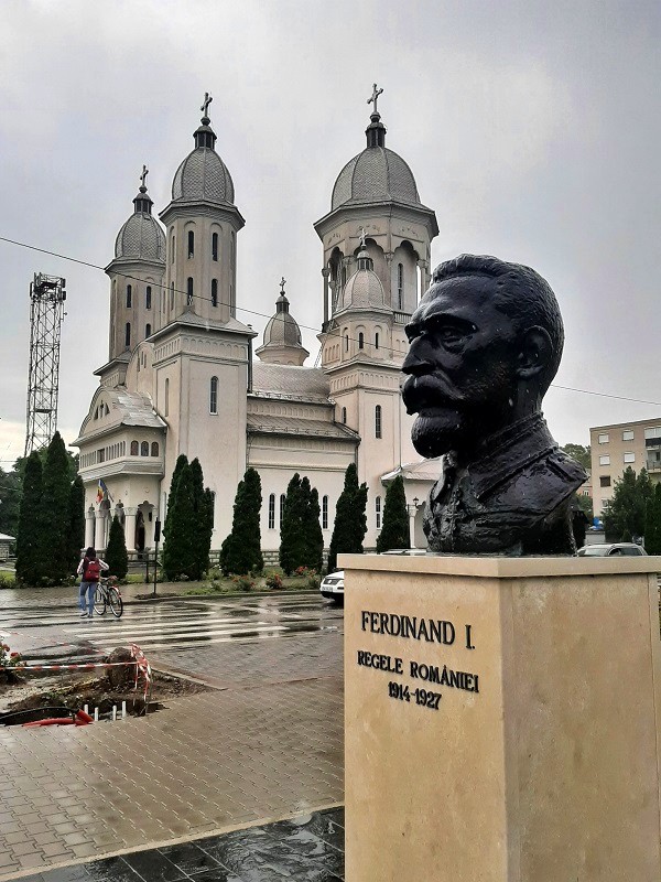 king ferdinand I statue carei