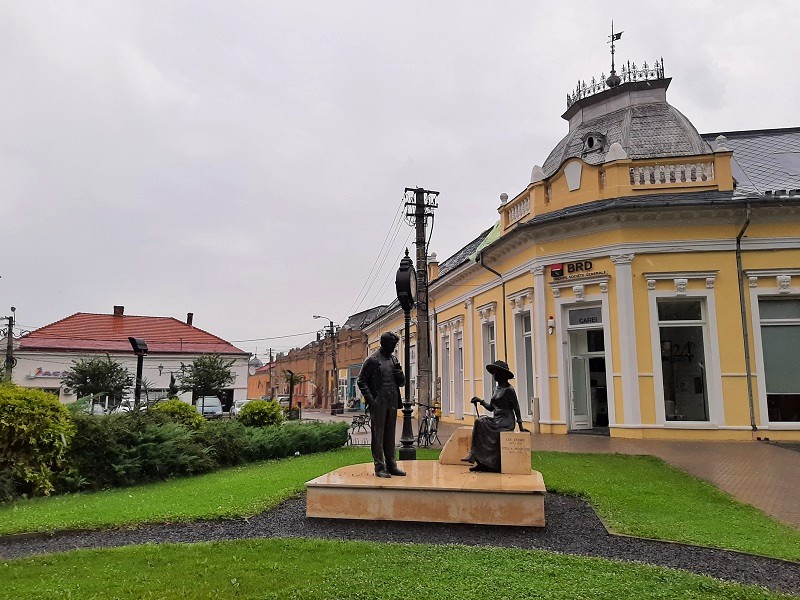 statue old town