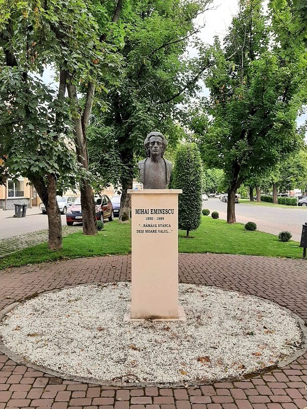 mihai eminescu statue