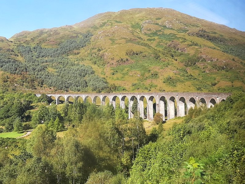 harry potter jacobite steam train hogwarts express glenfinnan viaduct scotland