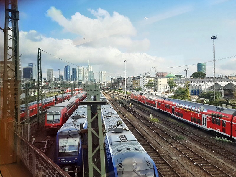 frankfurt hbf train prague