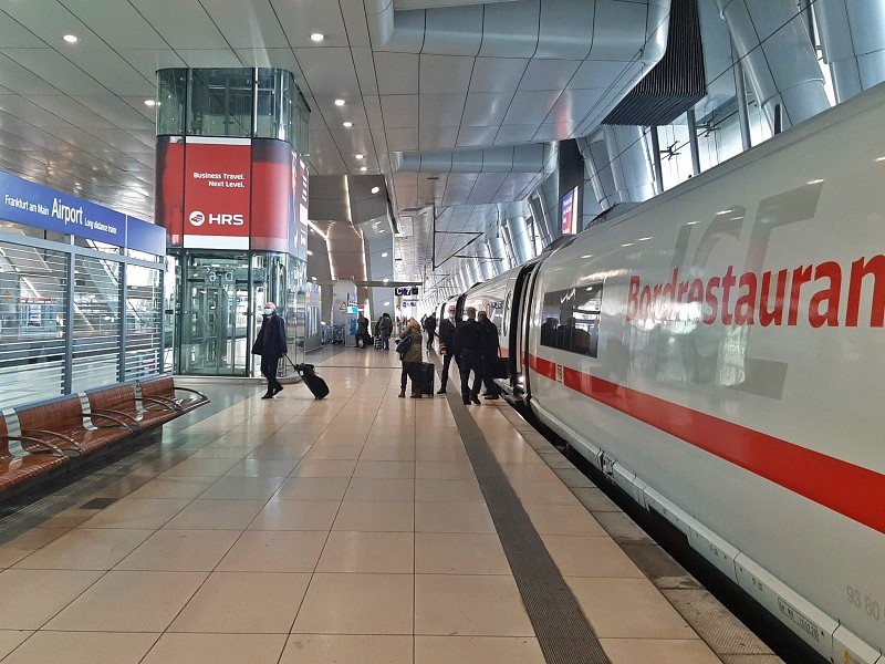 frankfurt airport station ice train prague