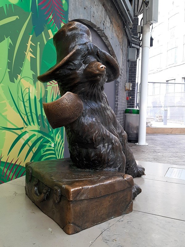 paddington bear statue london railway station