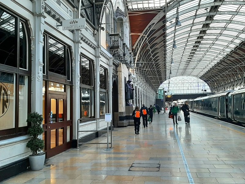 london paddington station platform 1 gwr first class lounge