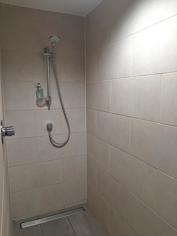 gwr first class lounge shower room